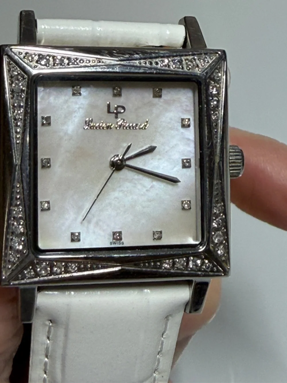 LIKE NEW! Women's Lucien Piccard Mother of Pearl Faced Watch - Picture 10 of 11
